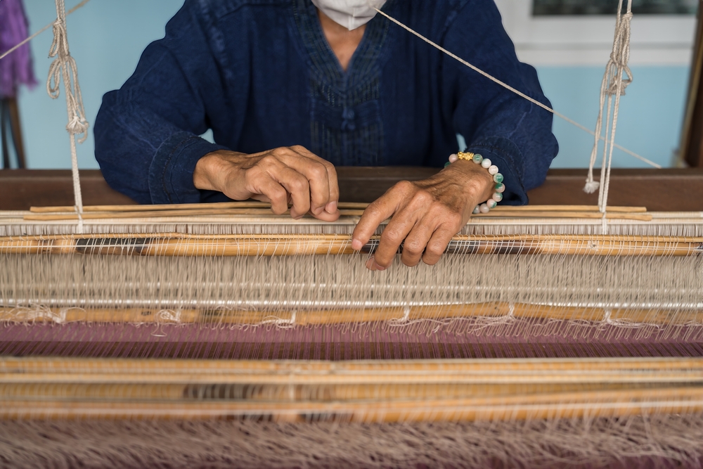 8 Stunning Saree Features That Only Authentic Kanchipuram Silk Sarees Manufacturers Offer
